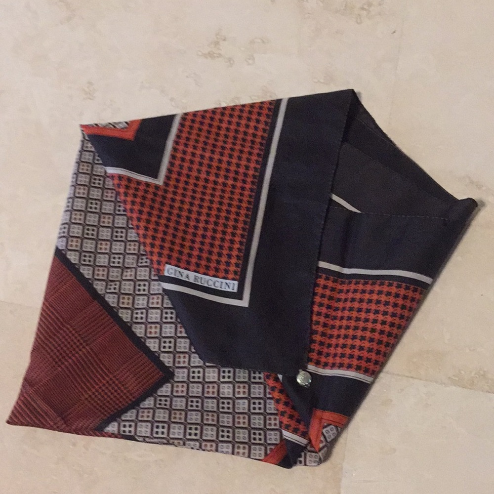Beautiful Gina Ruccini Scarf